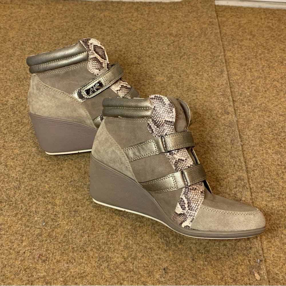NWOB Anne Klein Sport Taupe Snake Wedge Shoes Heels Bootie Size 10